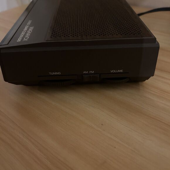 Magnavox D3150 AM FM Woodgrain Clock Radio 1983 Works tested Vintage - Picture 8 of 10